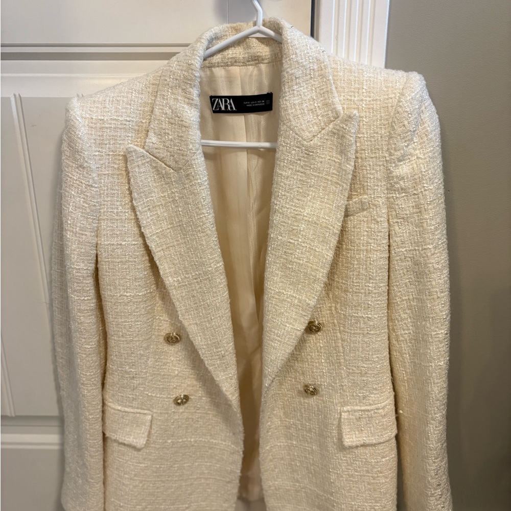 Zara Cream Textured Blazer with Structured Shoulders
Excellent condition